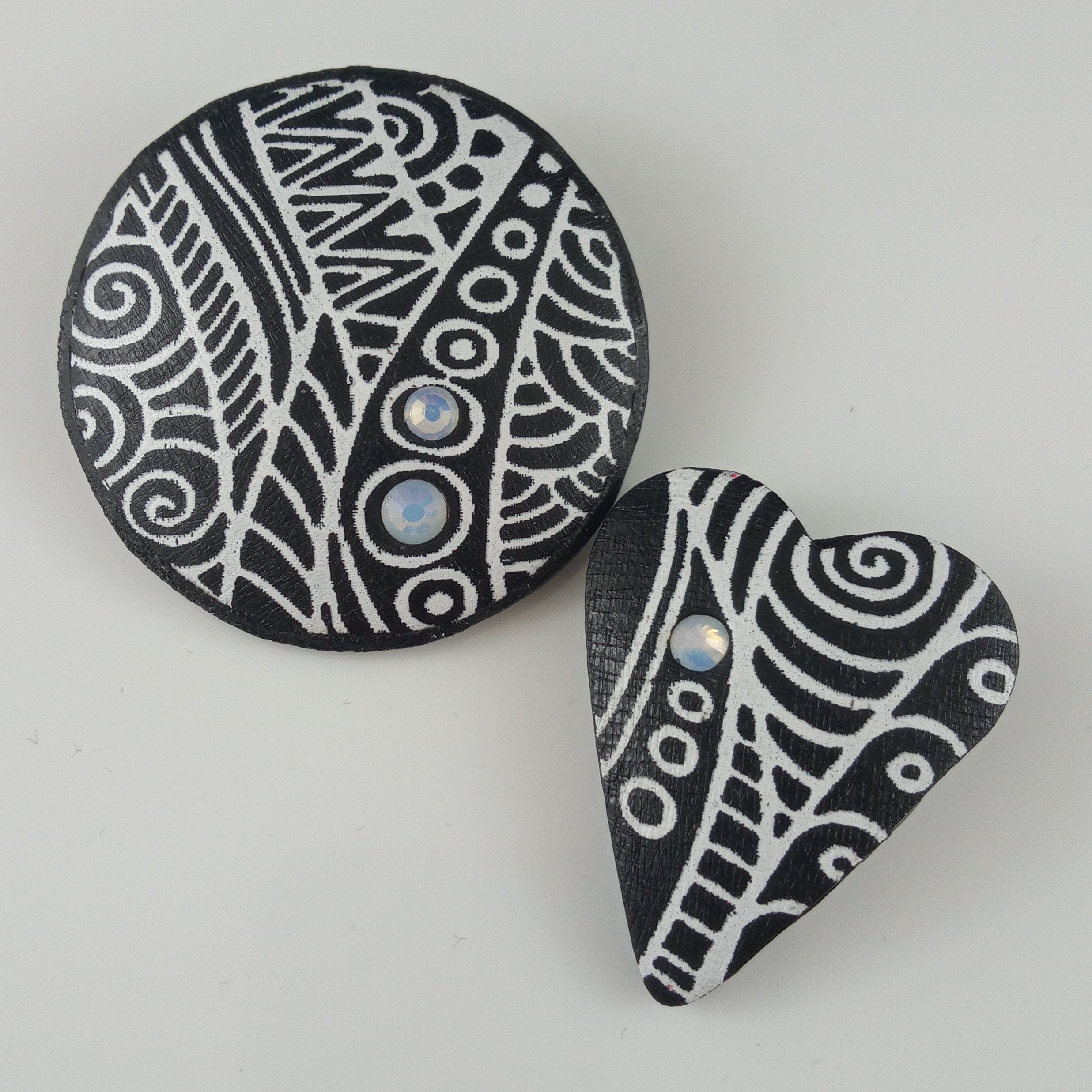 Large Graphic Print Snaps In Black White Assorted Styles 2 Good Large graphic print snaps in black white assorted styles 2 good